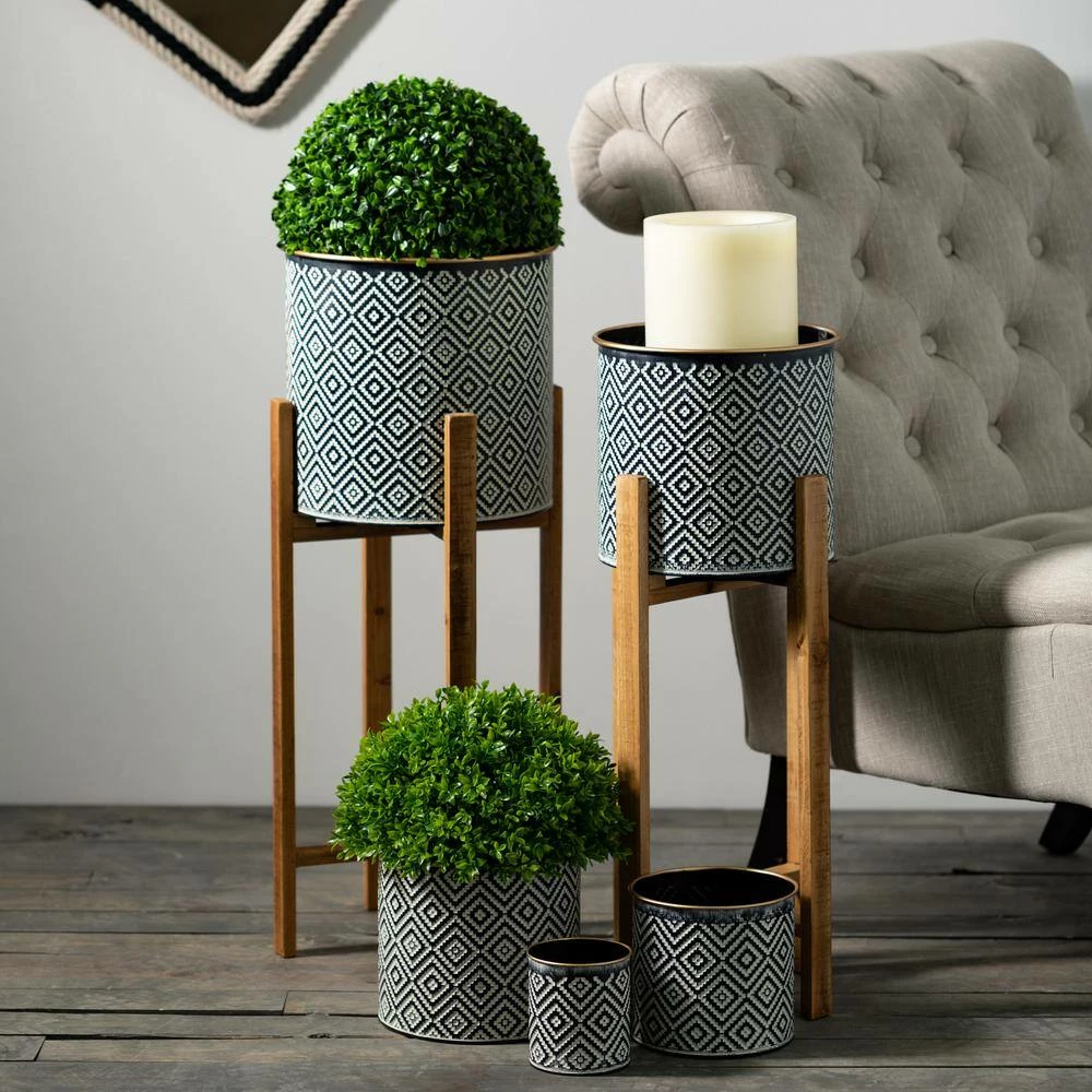 SULLIVANS Black and White Gemoetric Pattern Metal Planter on Stand (Set of 2) - Image 3