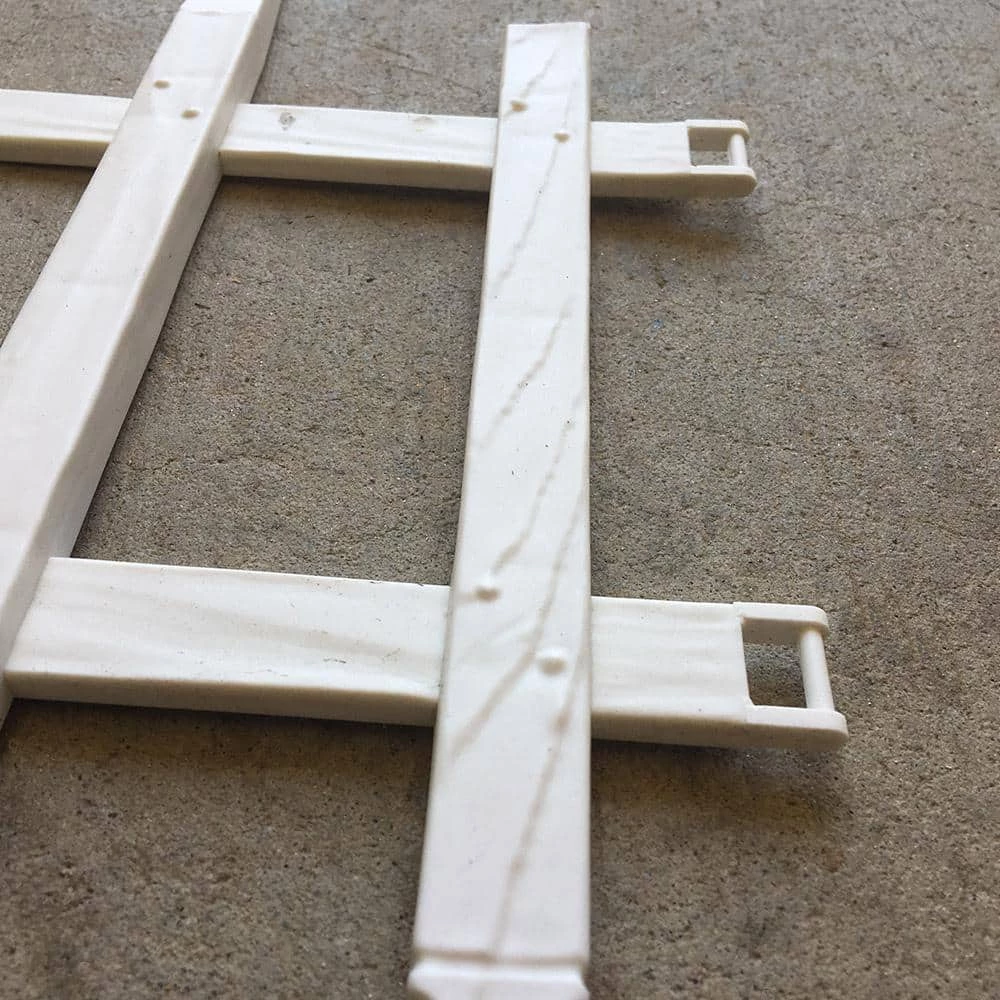 Vigoro 12 in. H White Classic Picket Style Plastic Garden Fence - Image 3